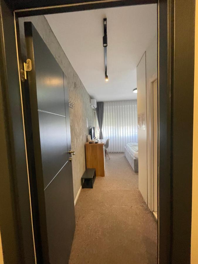 New Prishtina Luxury Rooms Prishtinë Ngoại thất bức ảnh