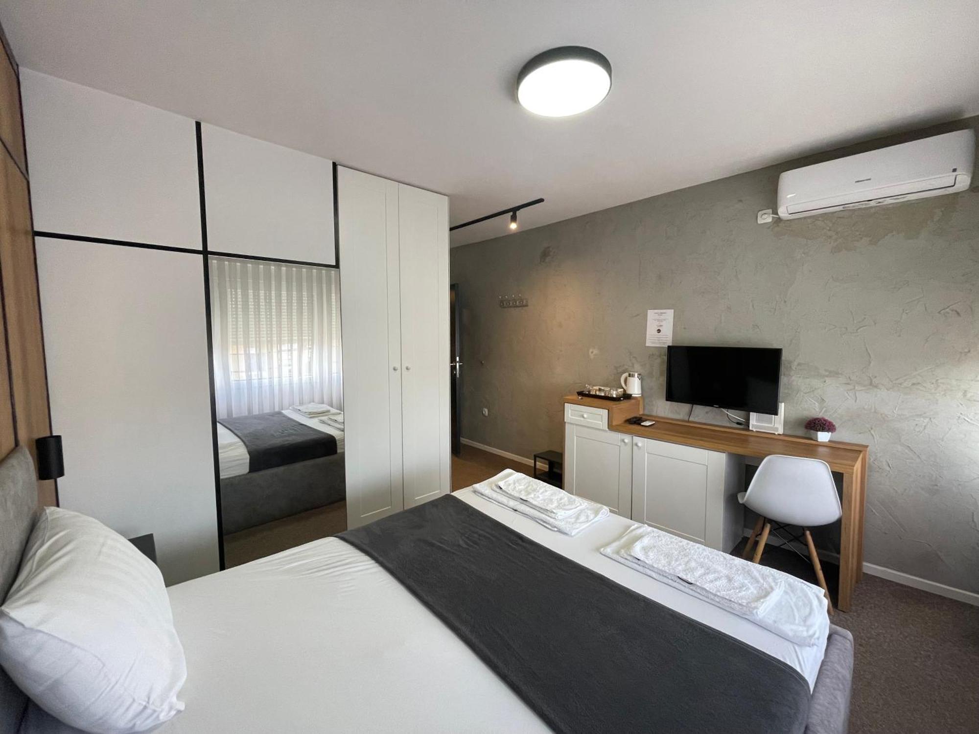 New Prishtina Luxury Rooms Prishtinë Ngoại thất bức ảnh